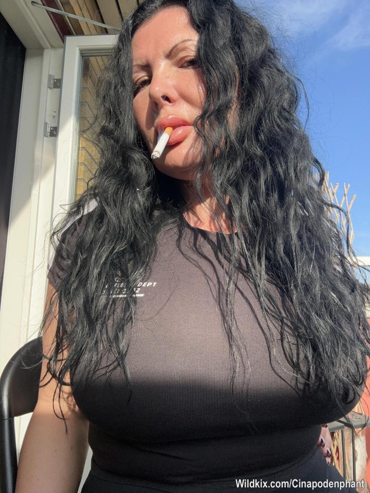 Trevlig helg 🖤
Film imorgon 💋